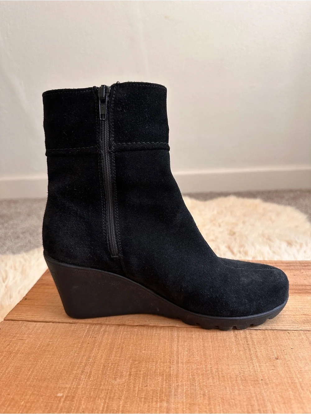 La Canadienne wedge waterproof suede leather bootie 6 1/2 M